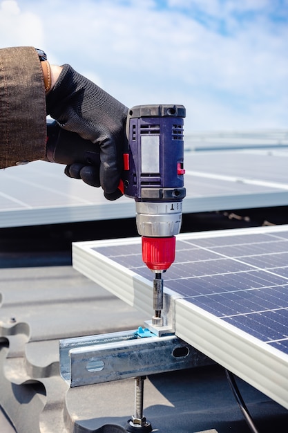 Cum poți deveni prosumator și să vinzi energia produsă &icirc;n rețea