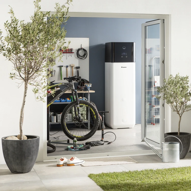 Pompa de caldura Daikin Altherma 3 H HT ECH2O 14kW pentru racire, incalzire si apa calda menajera, 290L ETSX16P30E7-EPRA14DV - imagine 3